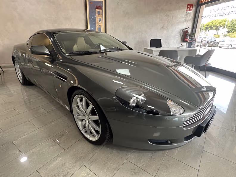 Aston Martin DB9 - 3