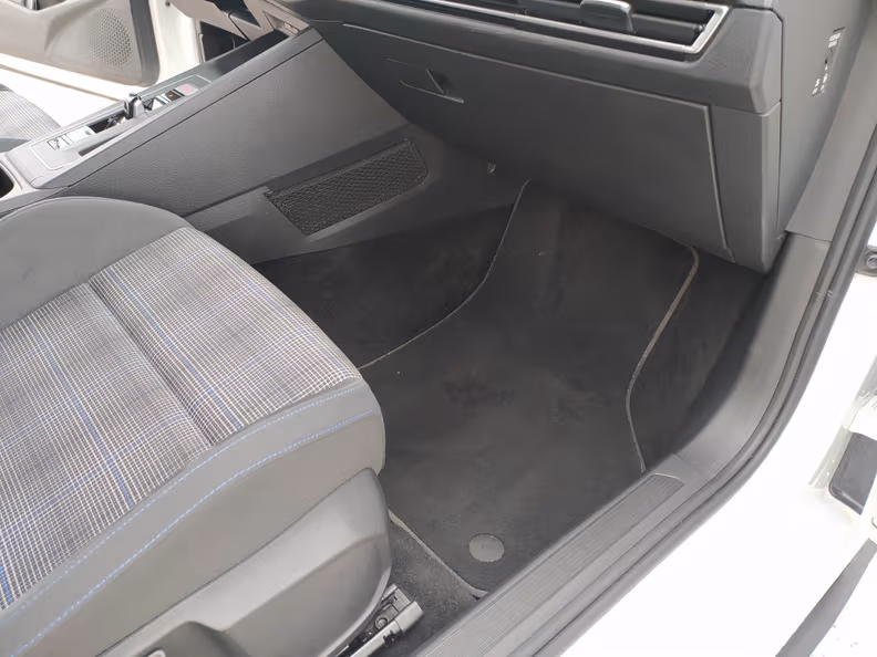Volkswagen Golf - 39