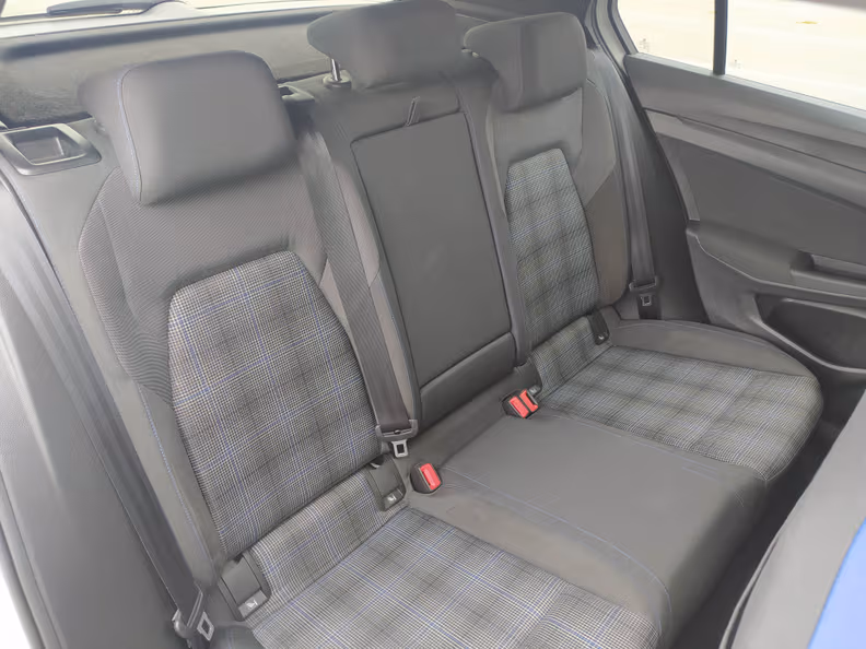 Volkswagen Golf - 44