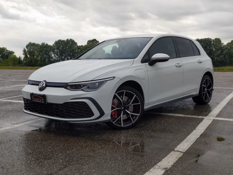 Volkswagen Golf - 1