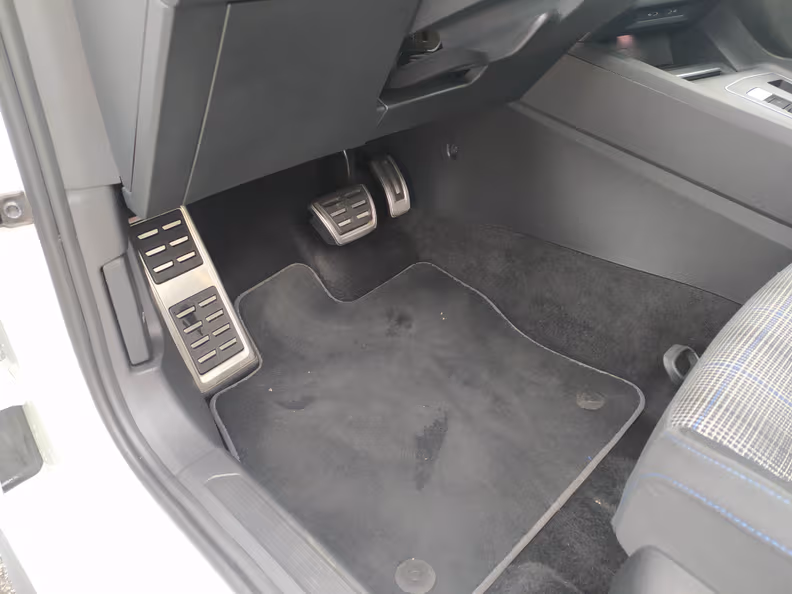 Volkswagen Golf - 34