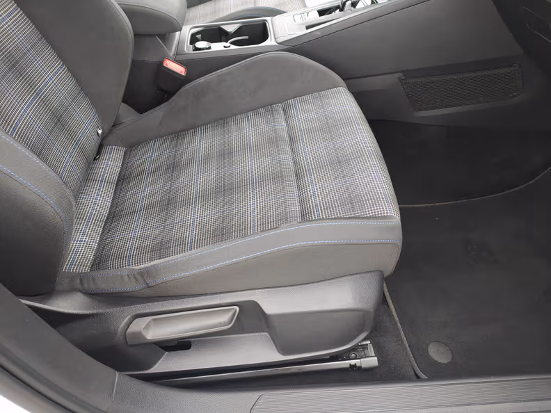 Volkswagen Golf - 38