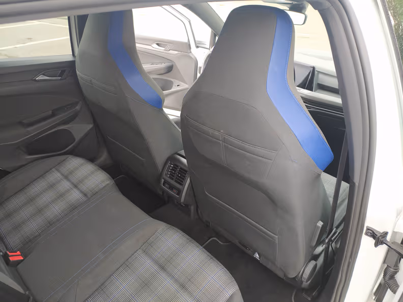 Volkswagen Golf - 43