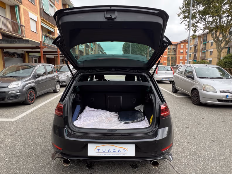 Volkswagen Golf - 35