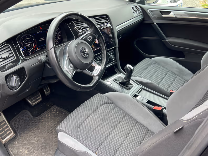 Volkswagen Golf - 18