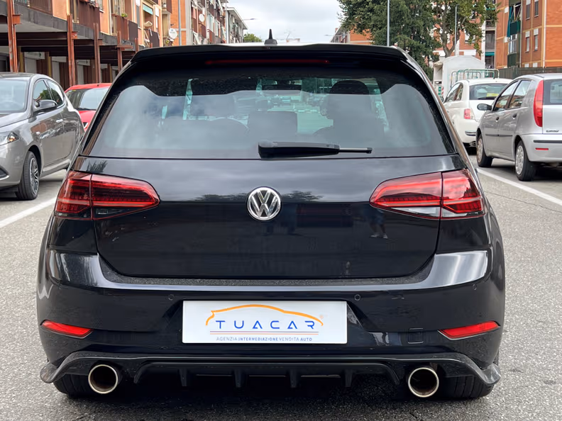 Volkswagen Golf - 6
