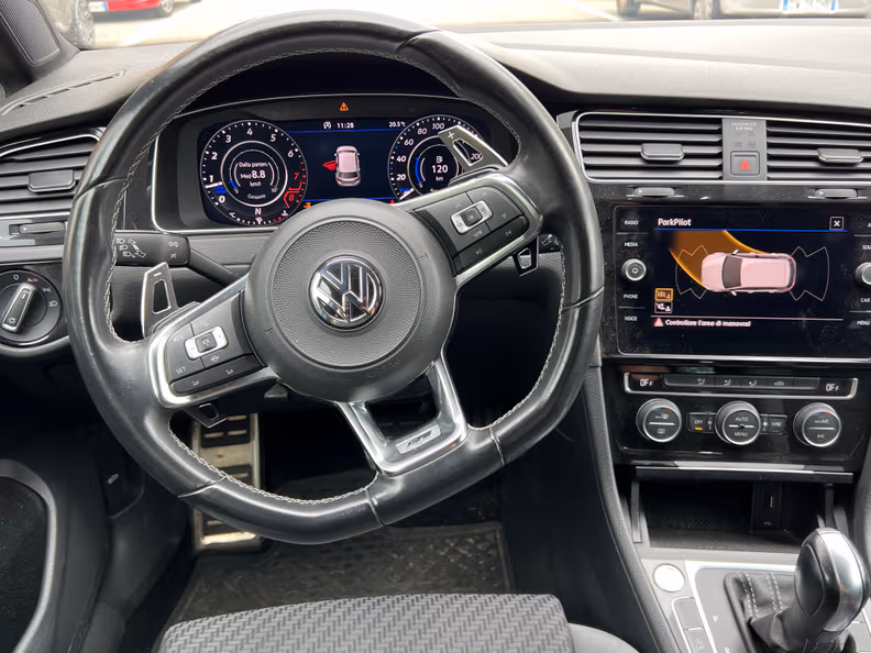 Volkswagen Golf - 16