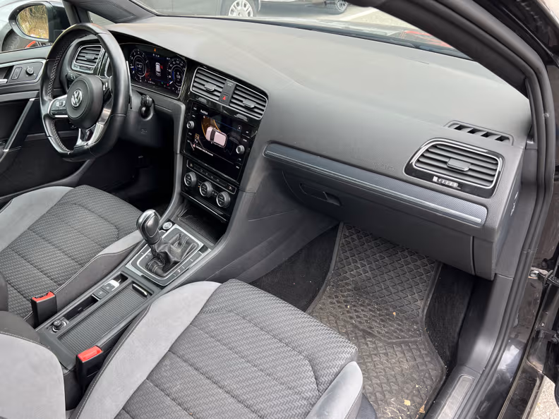 Volkswagen Golf - 19