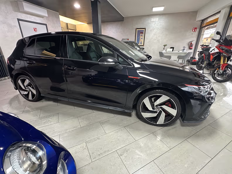 Volkswagen Golf - 6