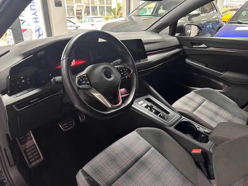 Volkswagen Golf - 8