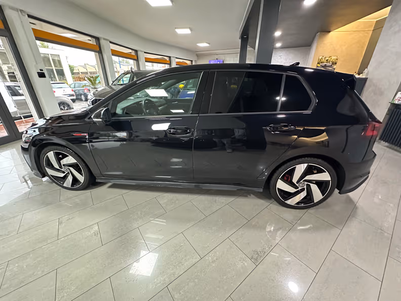Volkswagen Golf - 2
