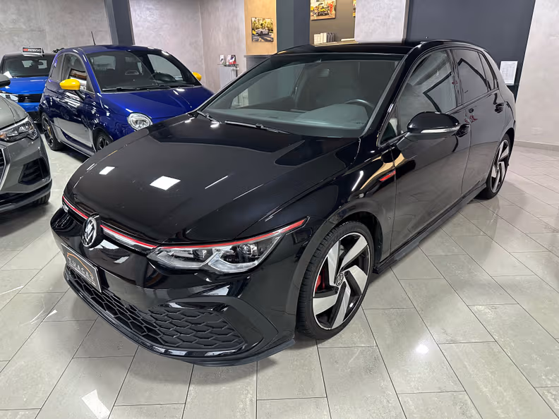 Volkswagen Golf - 1