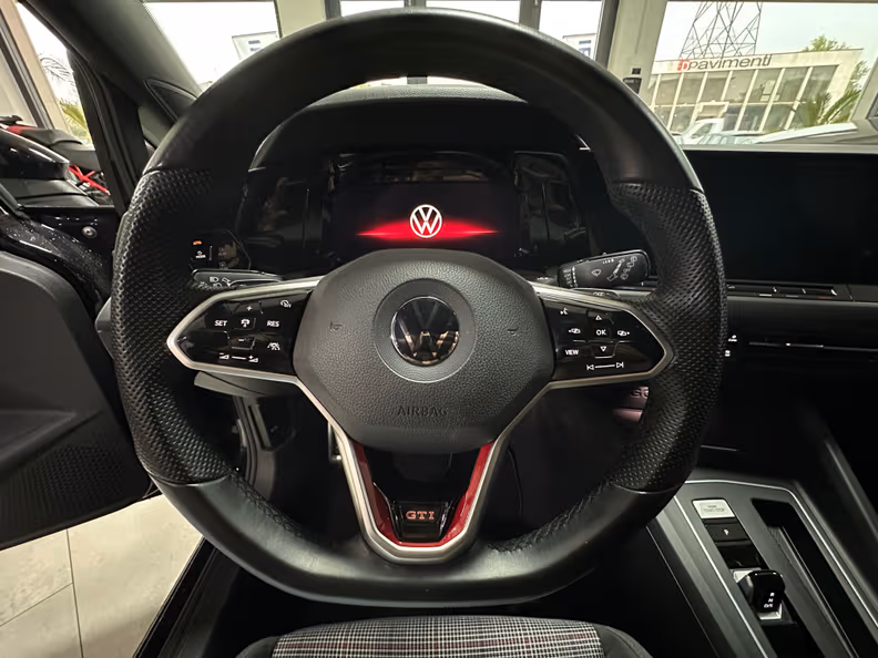 Volkswagen Golf - 10