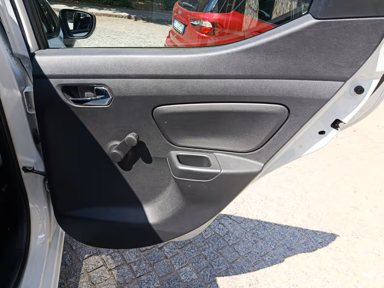 Nissan Micra - 37