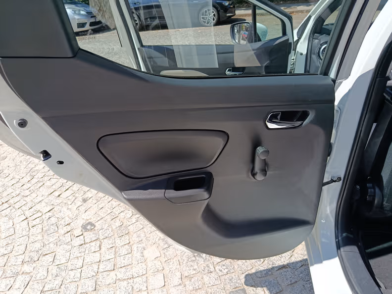 Nissan Micra - 35