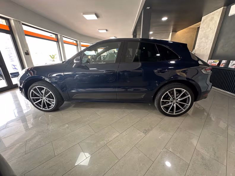 Porsche Macan - 2