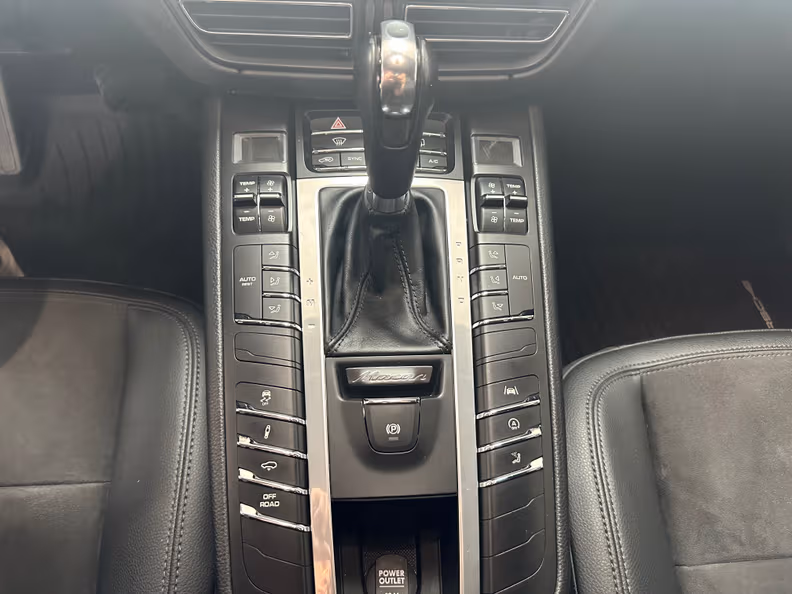 Porsche Macan - 17