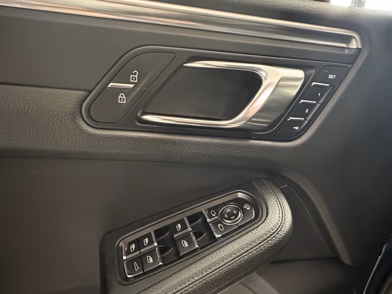 Porsche Macan - 18