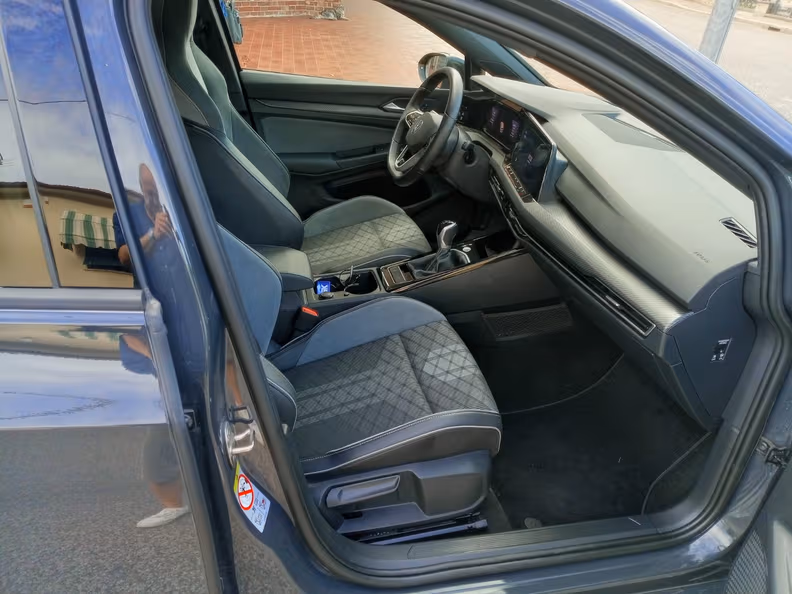 Volkswagen Golf - 34