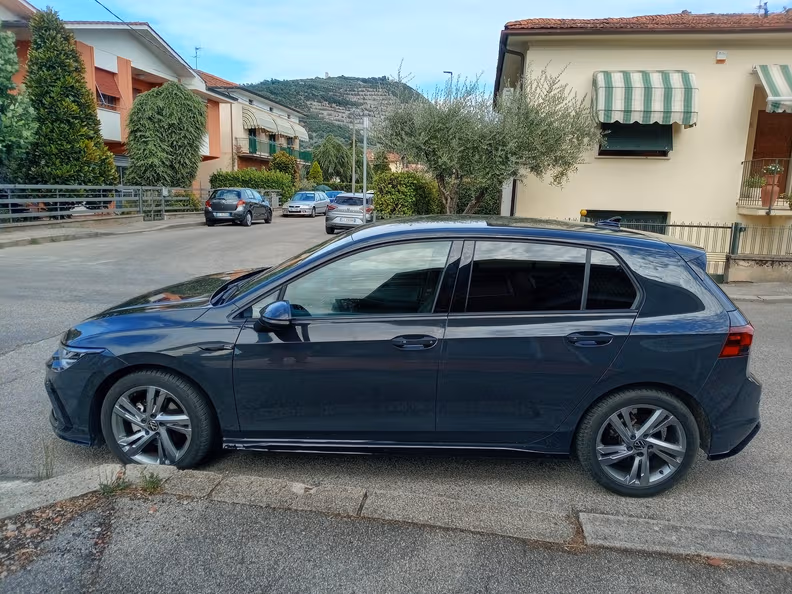 Volkswagen Golf - 8