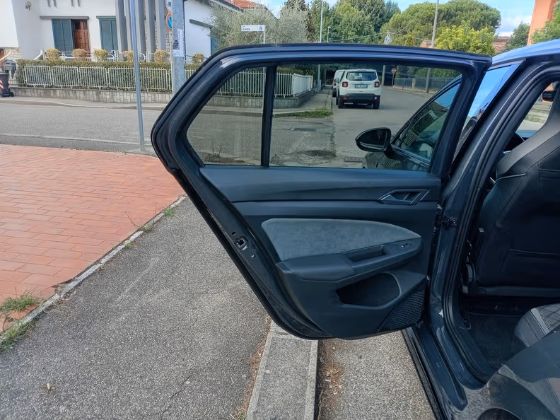 Volkswagen Golf - 42