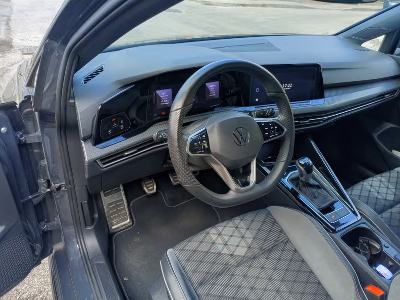 Volkswagen Golf - 37