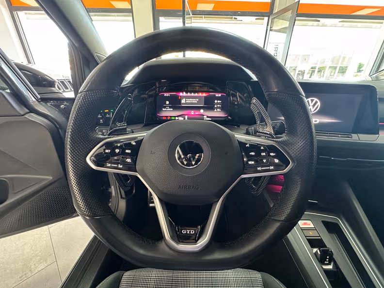 Volkswagen Golf - 10