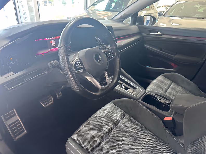 Volkswagen Golf - 8