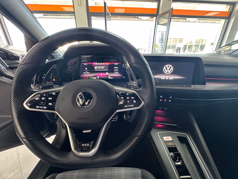 Volkswagen Golf - 11