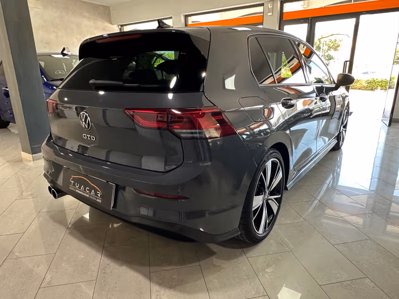 Volkswagen Golf - 5