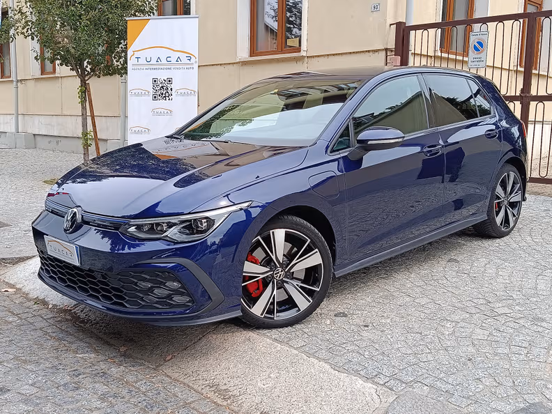 Volkswagen Golf - 1