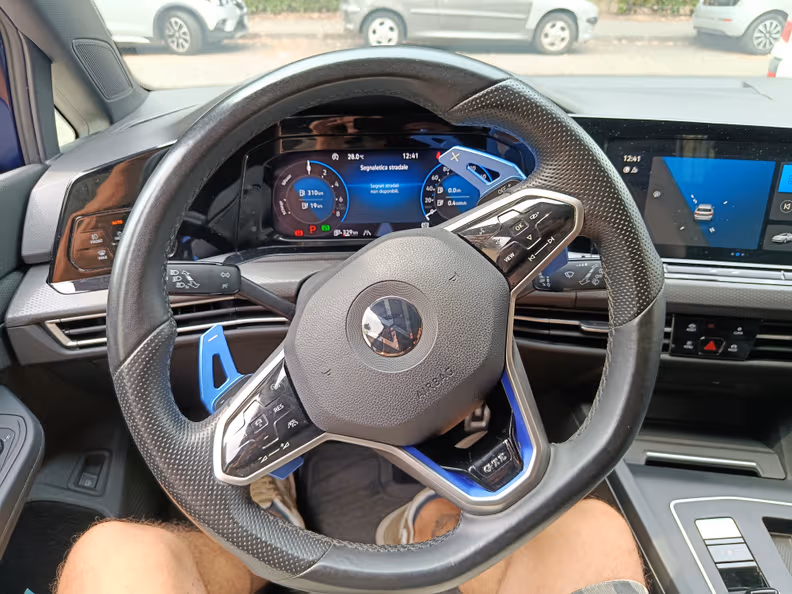 Volkswagen Golf - 11