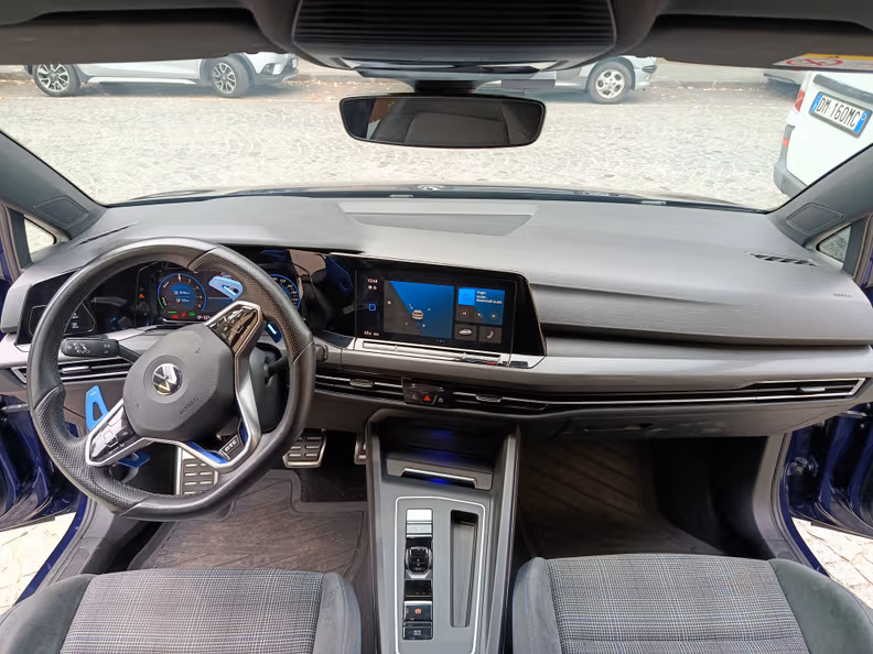Volkswagen Golf - 28