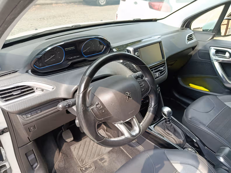 Peugeot 2008 - 12