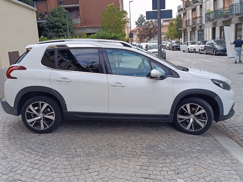 Peugeot 2008 - 4