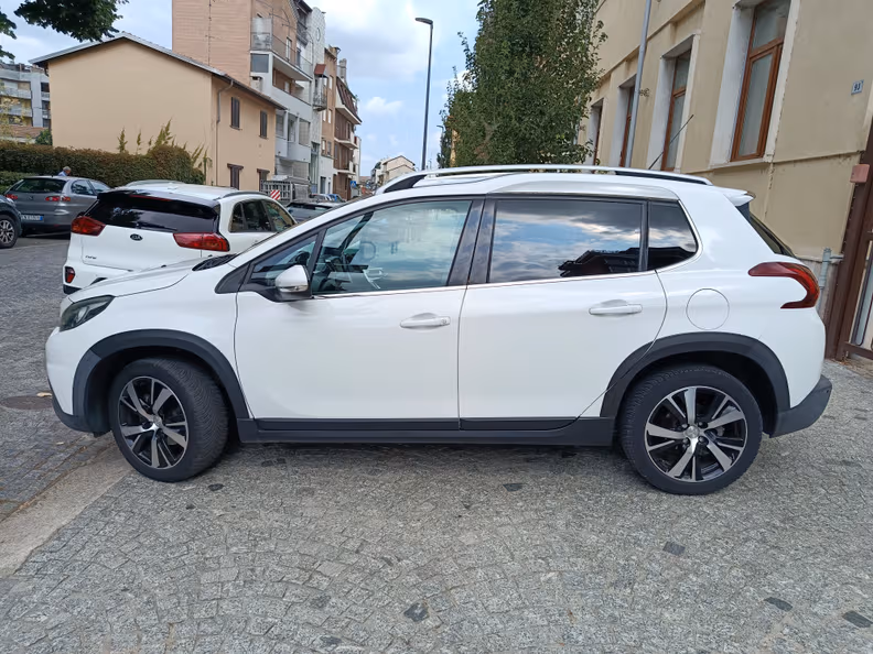 Peugeot 2008 - 8