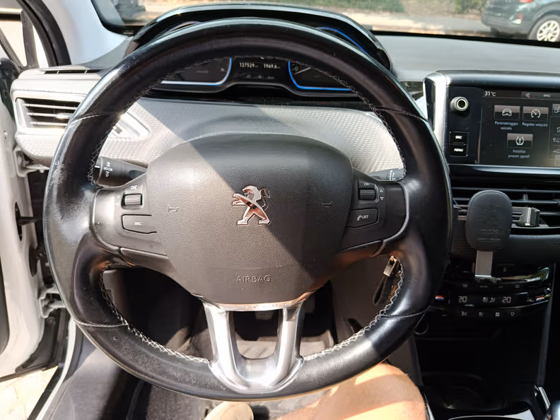 Peugeot 2008 - 13
