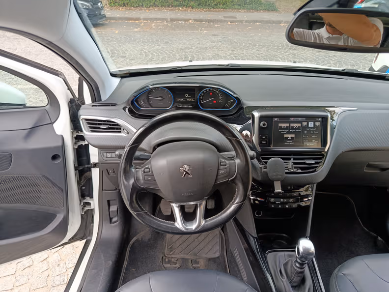 Peugeot 2008 - 32