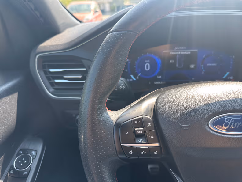 Ford Kuga - 10