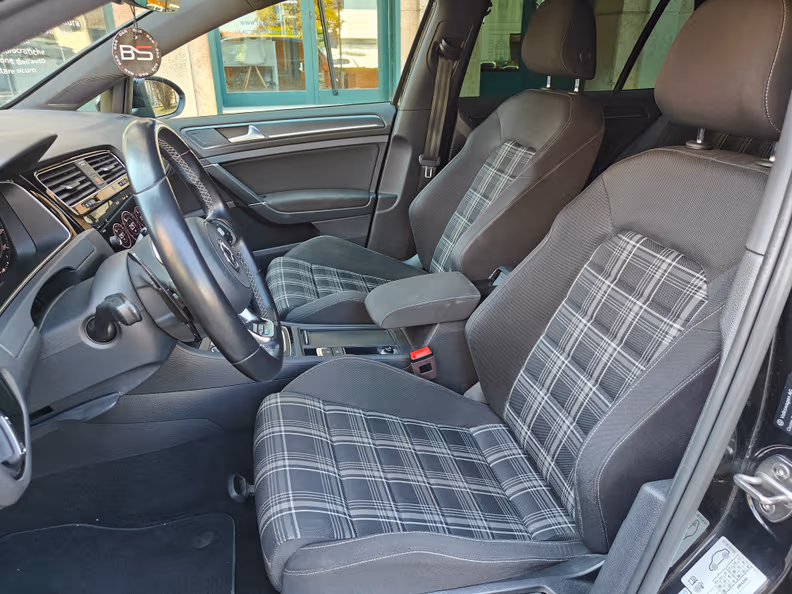 Volkswagen Golf - 7