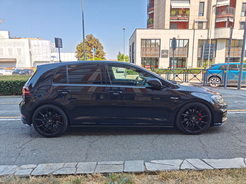 Volkswagen Golf - 23