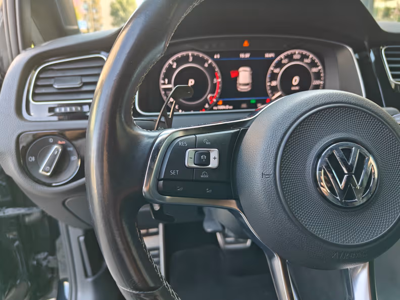 Volkswagen Golf - 11