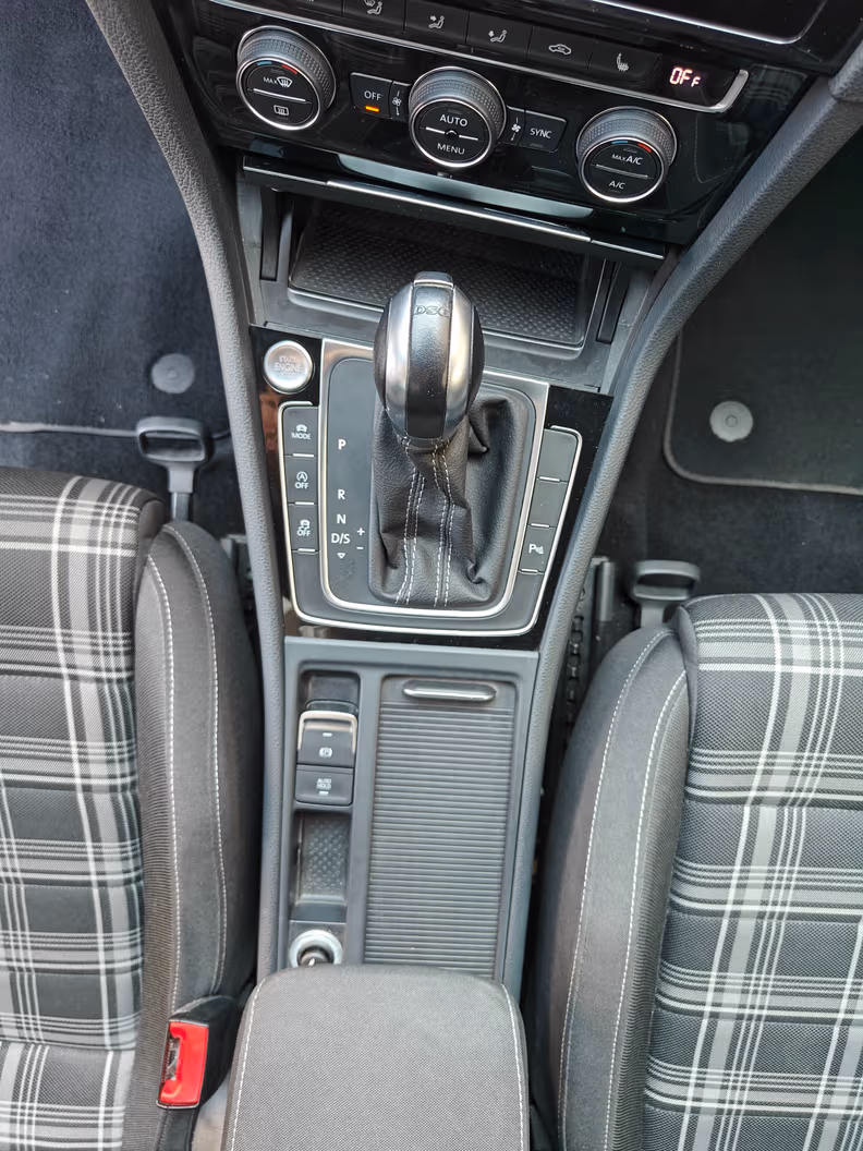Volkswagen Golf - 18