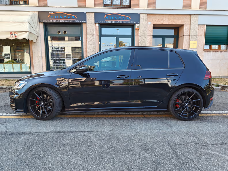 Volkswagen Golf - 22