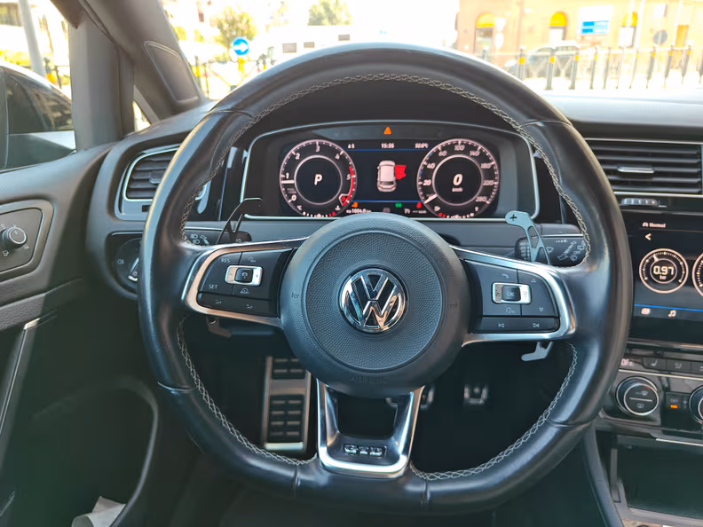Volkswagen Golf - 12