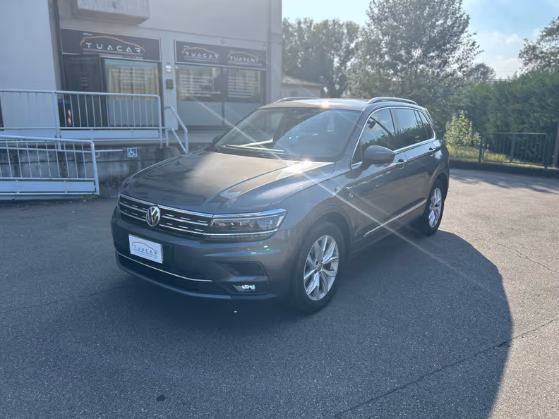 Volkswagen Tiguan - 1
