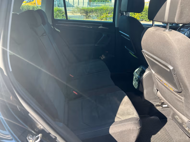 Volkswagen Tiguan - 23