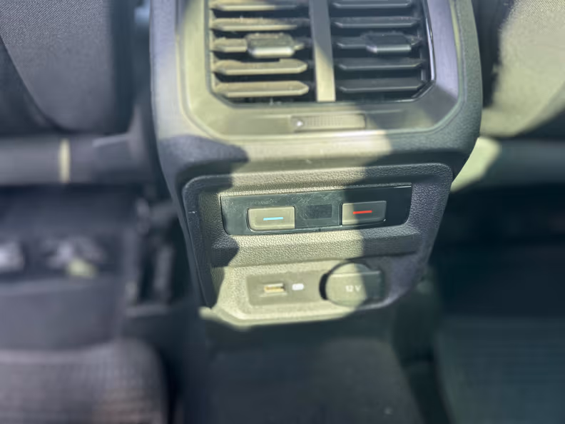 Volkswagen Tiguan - 26