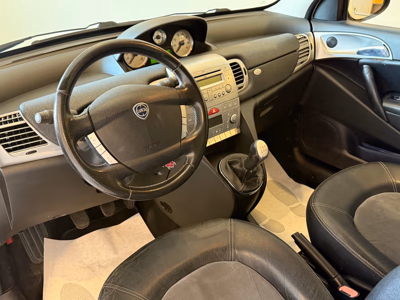Lancia Ypsilon - 12