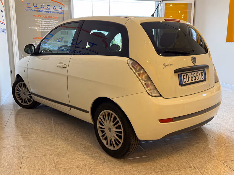 Lancia Ypsilon - 5